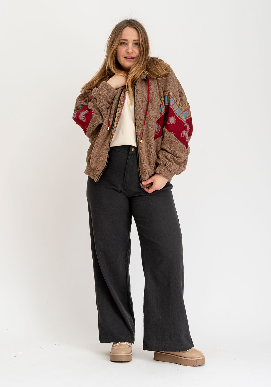 Camel Teddy Wendbare Oversize Jacke mit Sari Kontrast