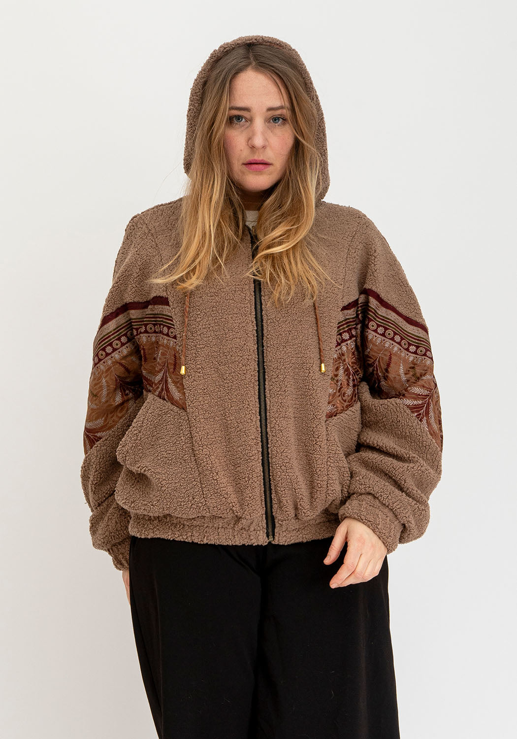 Wendbare Camel Teddyjacke mit Vintage Sari Einsätzen