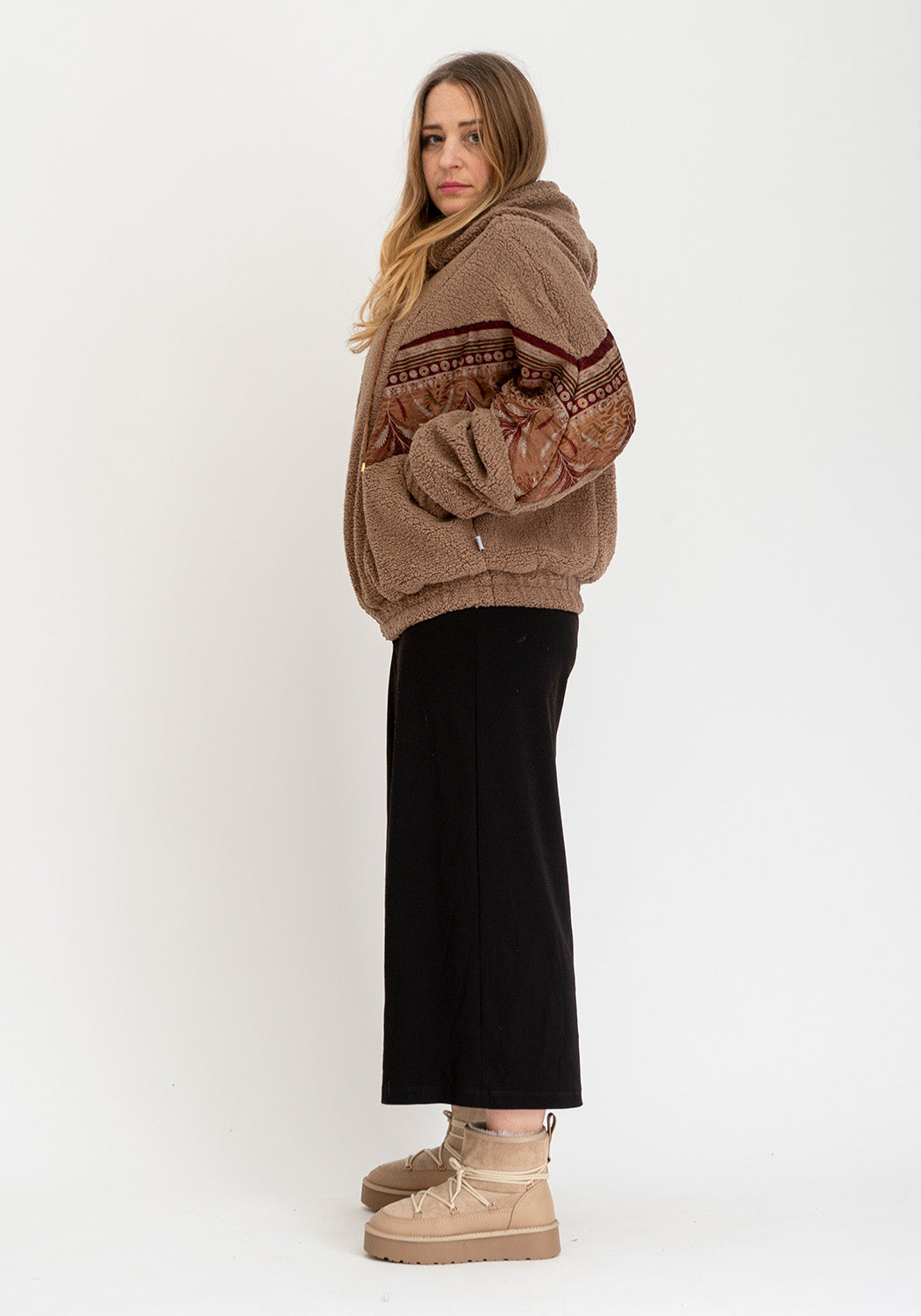 Wendbare Camel Teddyjacke mit Vintage Sari Einsätzen