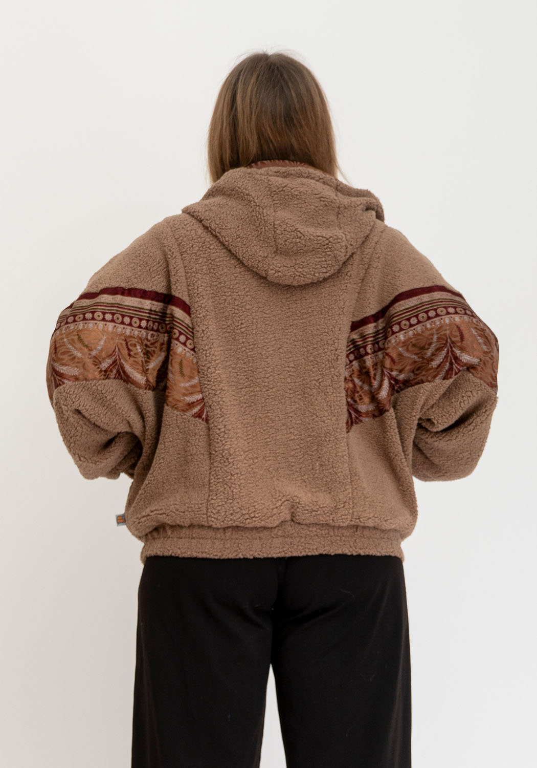 Wendbare Camel Teddyjacke mit Vintage Sari Einsätzen