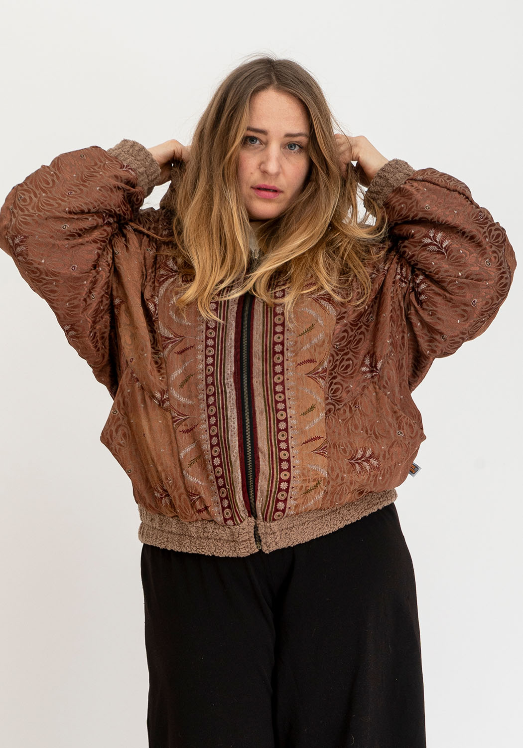 Wendbare Camel Teddyjacke mit Vintage Sari Einsätzen