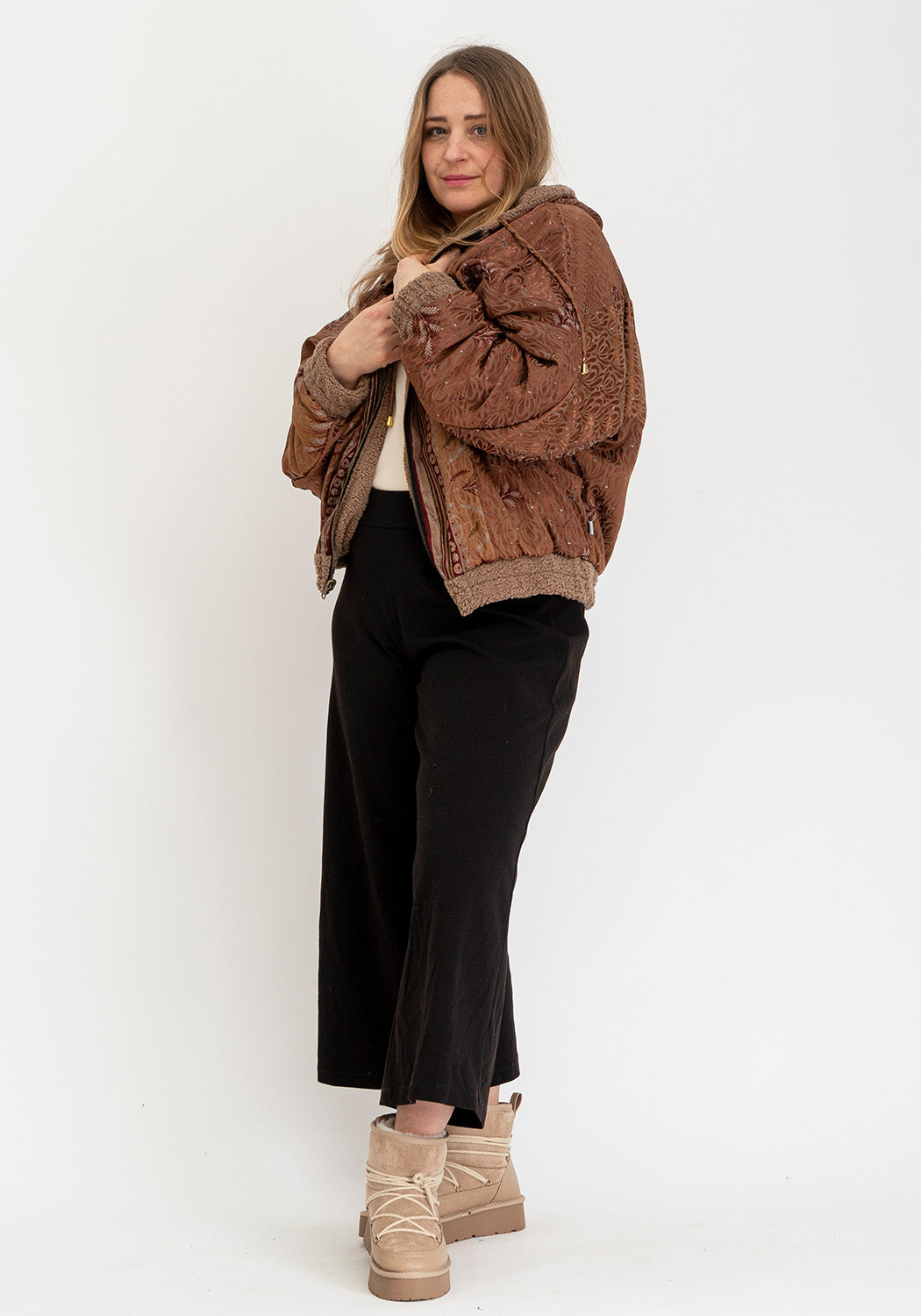 Wendbare Camel Teddyjacke mit Vintage Sari Einsätzen