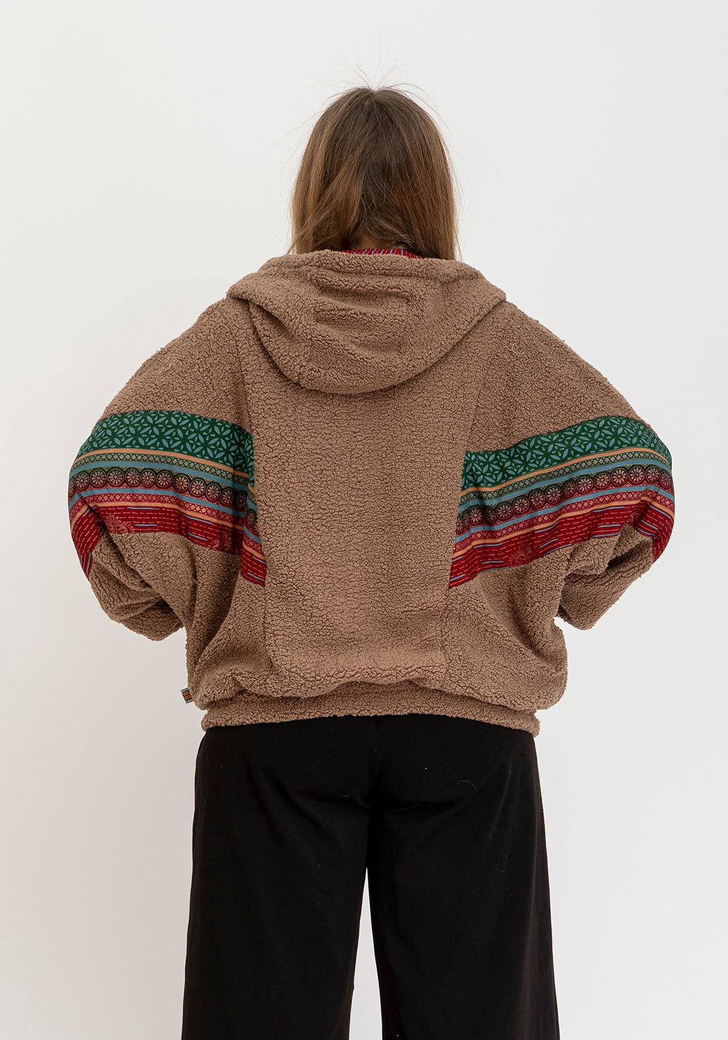 Oversize Camel Teddyjacke – Wendbares Sari Design