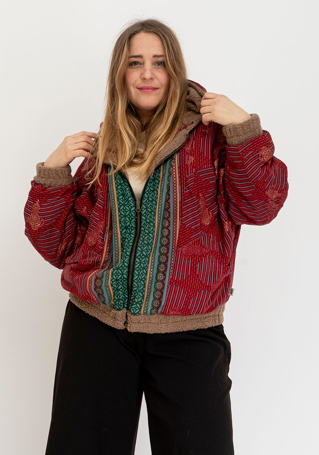 Oversize Camel Teddyjacke – Wendbares Sari Design