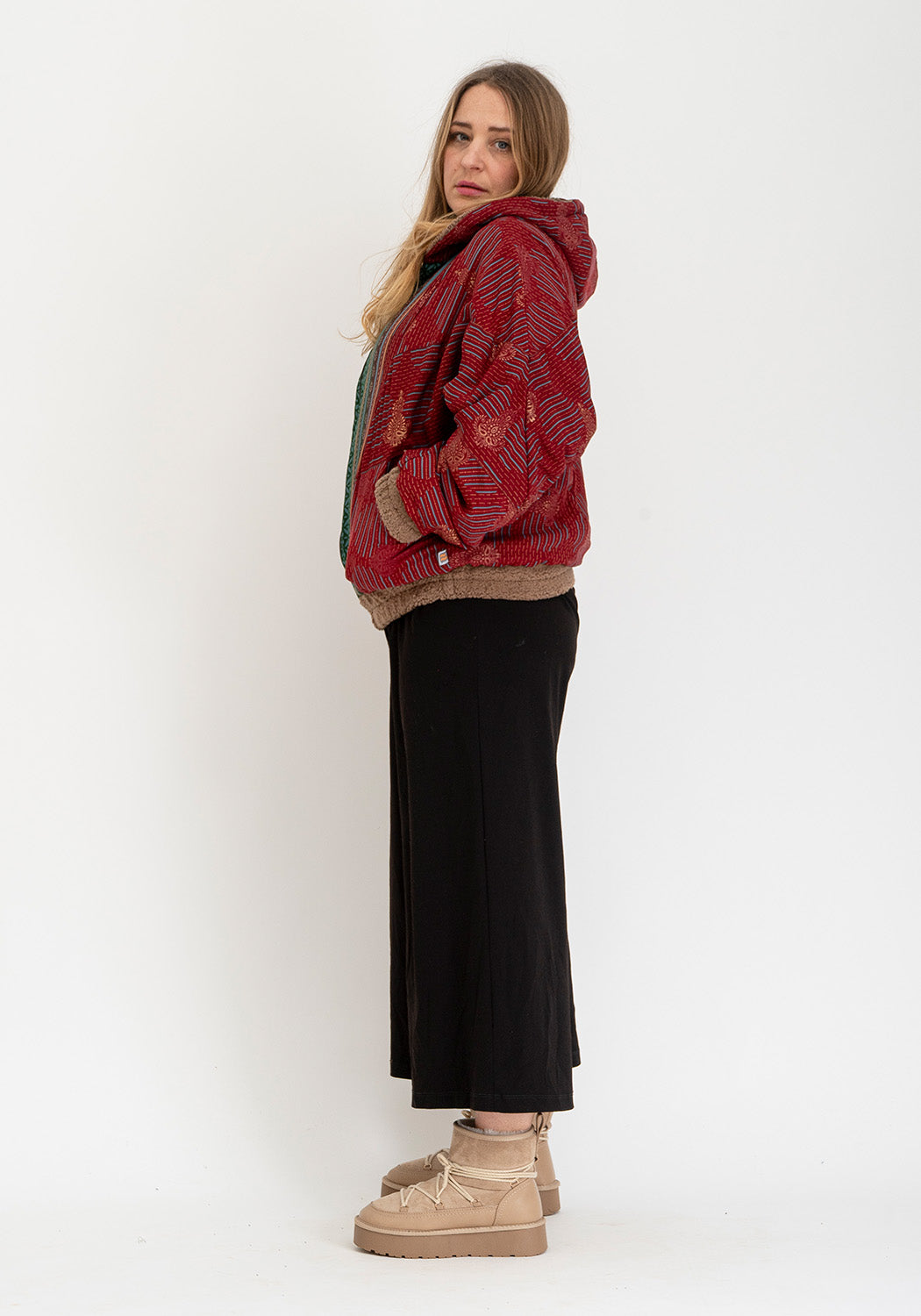 Oversize Camel Teddyjacke – Wendbares Sari Design