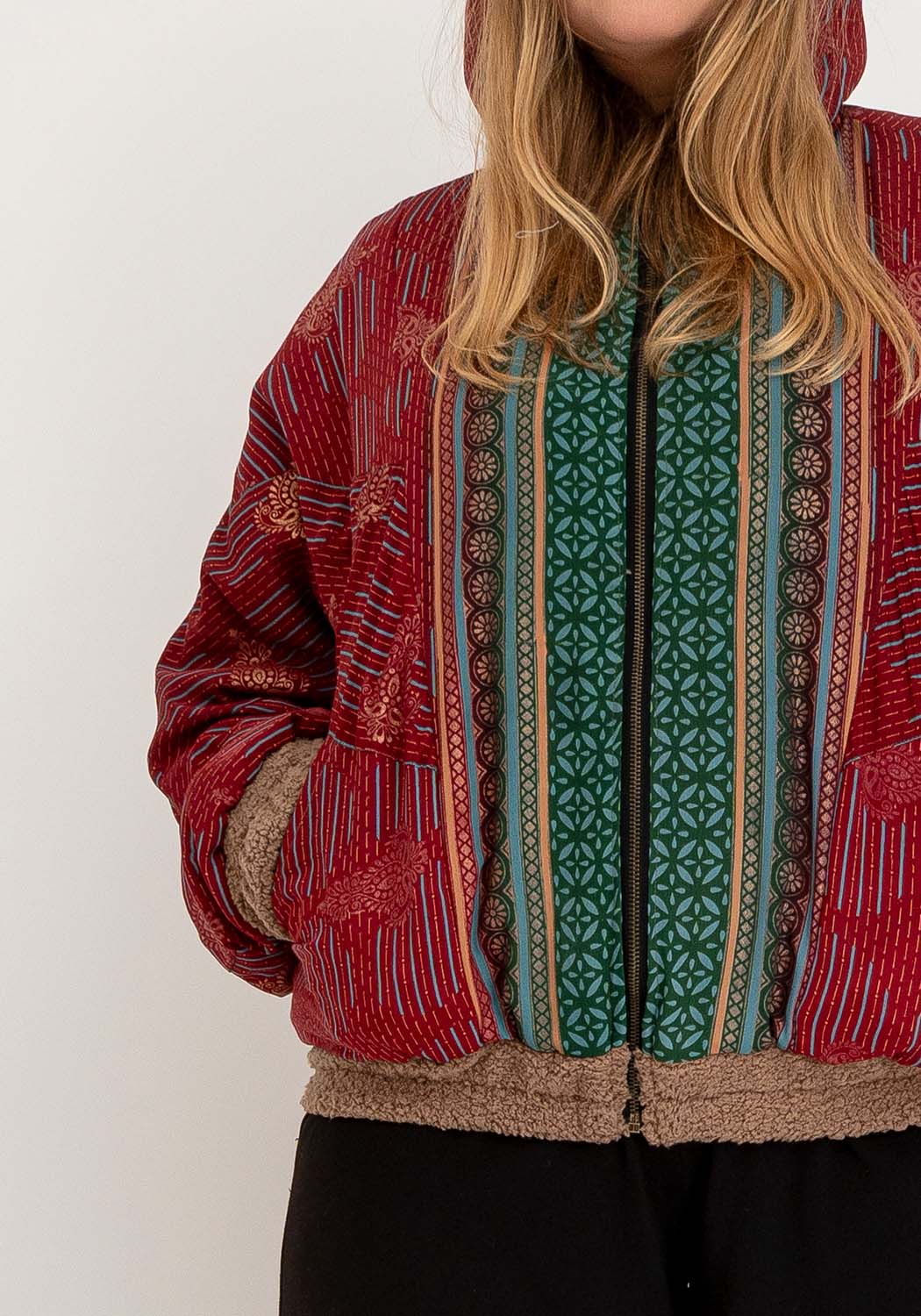 Oversize Camel Teddyjacke – Wendbares Sari Design