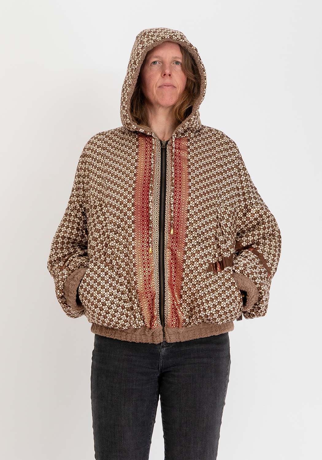 Camel Wendbare Teddyjacke mit Ausdrucksstarkem Sari
