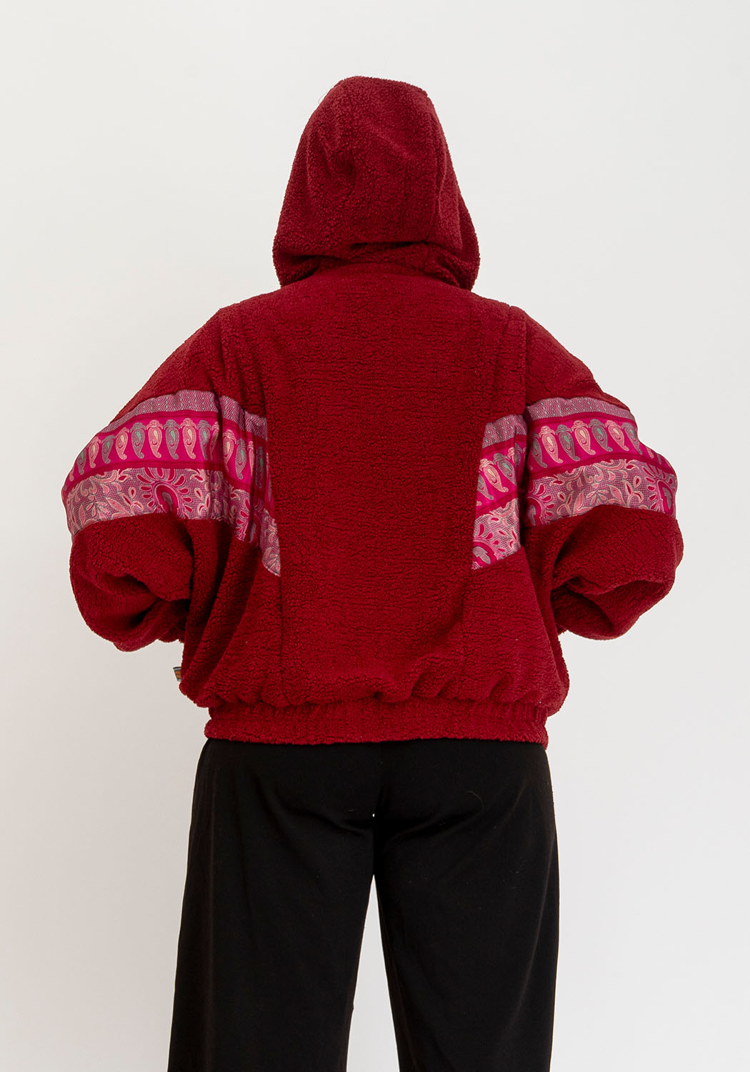 Dunkelrote Wende-Teddyjacke mit Sari-Elementen