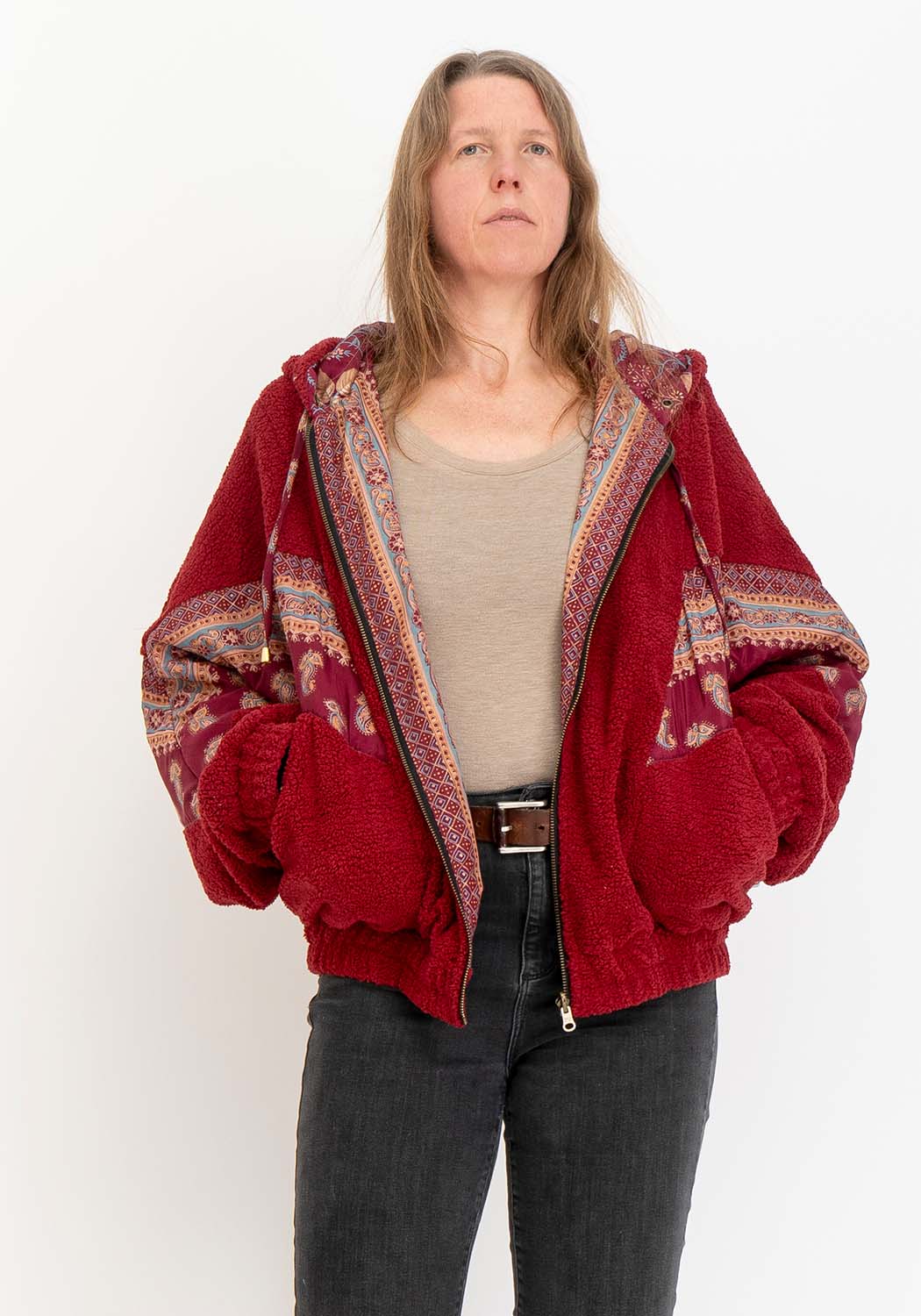 Wendbare dunkelrote Teddyjacke mit Kapuze