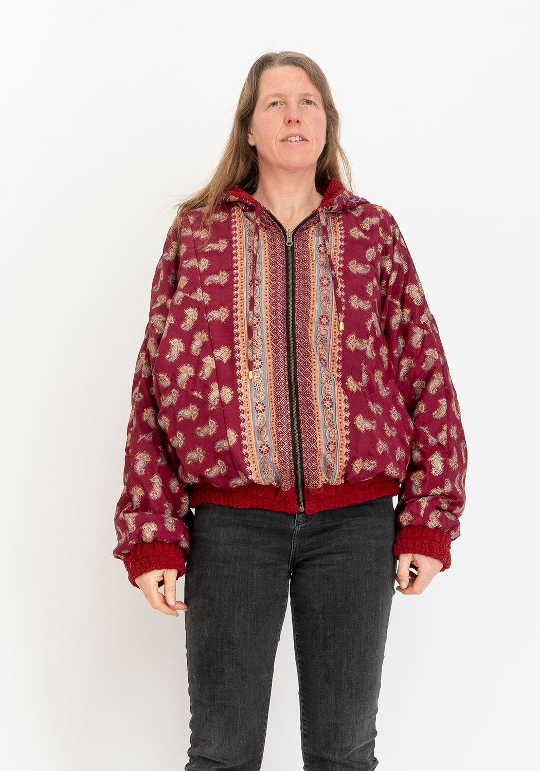 Wendbare dunkelrote Teddyjacke mit Kapuze