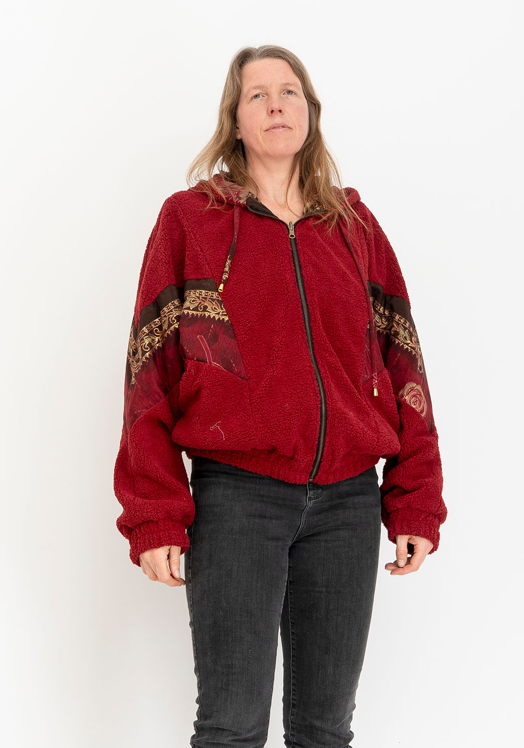 Dunkelrote Teddyjacke wendbar mit Oversize-Passform