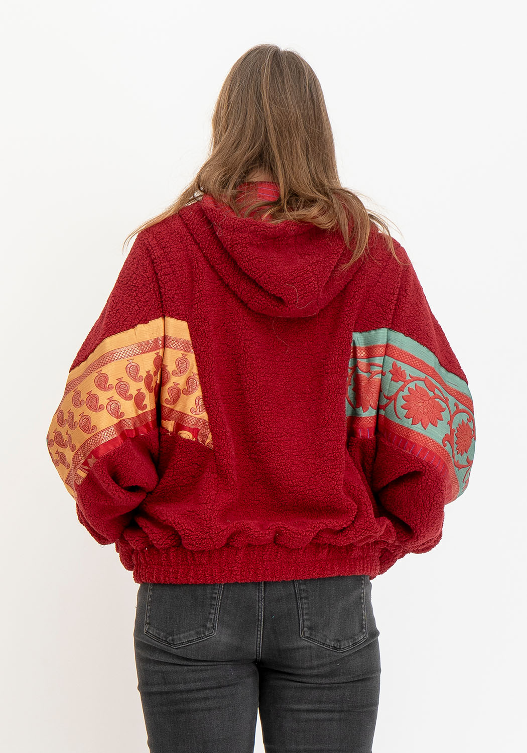 Dunkelrote Teddy-Wendejacke mit Sari-Details
