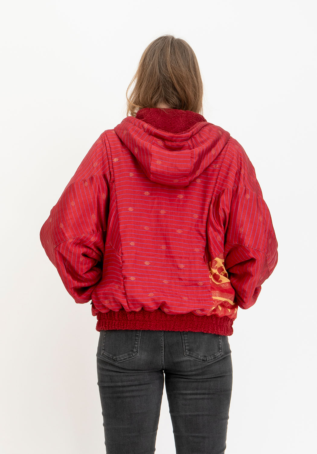Dunkelrote Teddy-Wendejacke mit Sari-Details