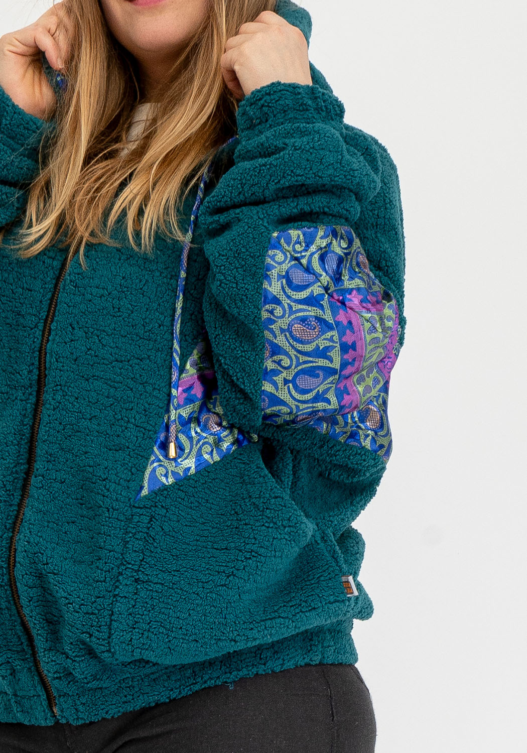 Wendbare Teddyjacke in Petrol mit Ausdrucksstarken Sari-Panels