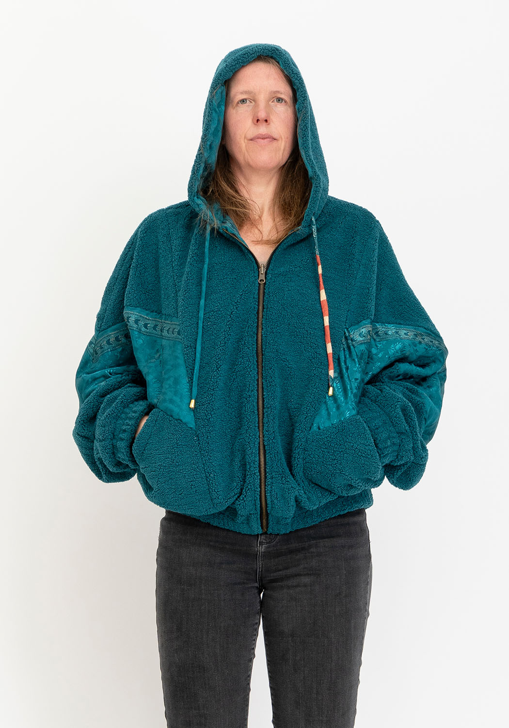 Teddyjacke in Petrol mit Kapuze und Wendbarer Sari-Seite
