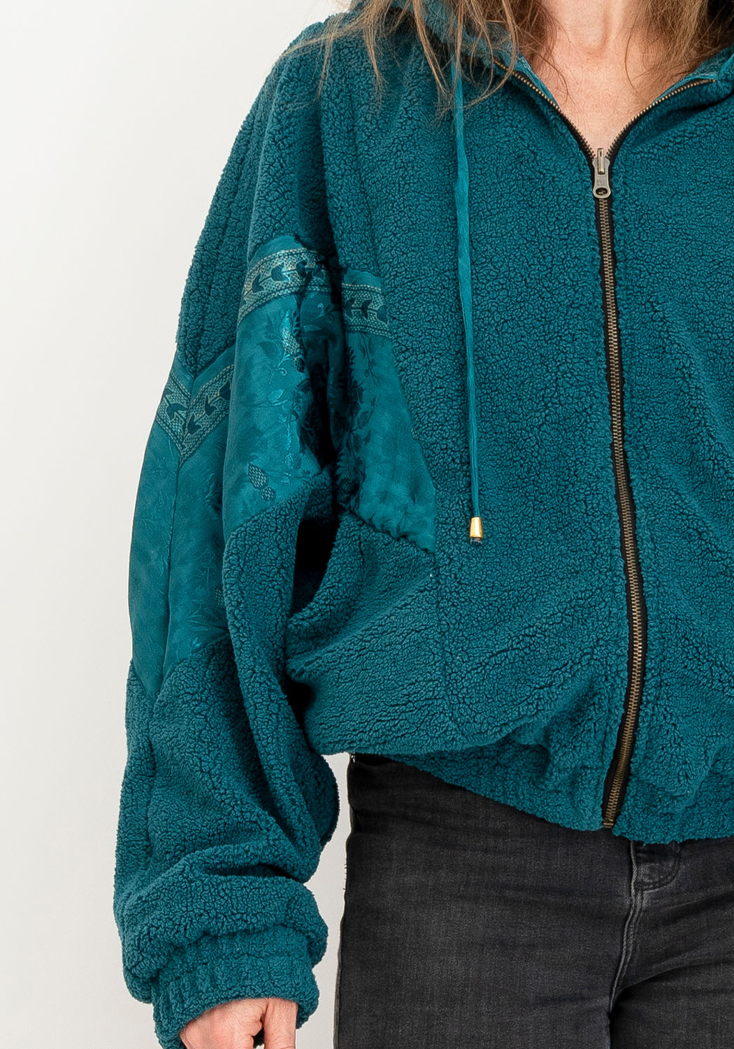 Teddyjacke in Petrol mit Kapuze und Wendbarer Sari-Seite