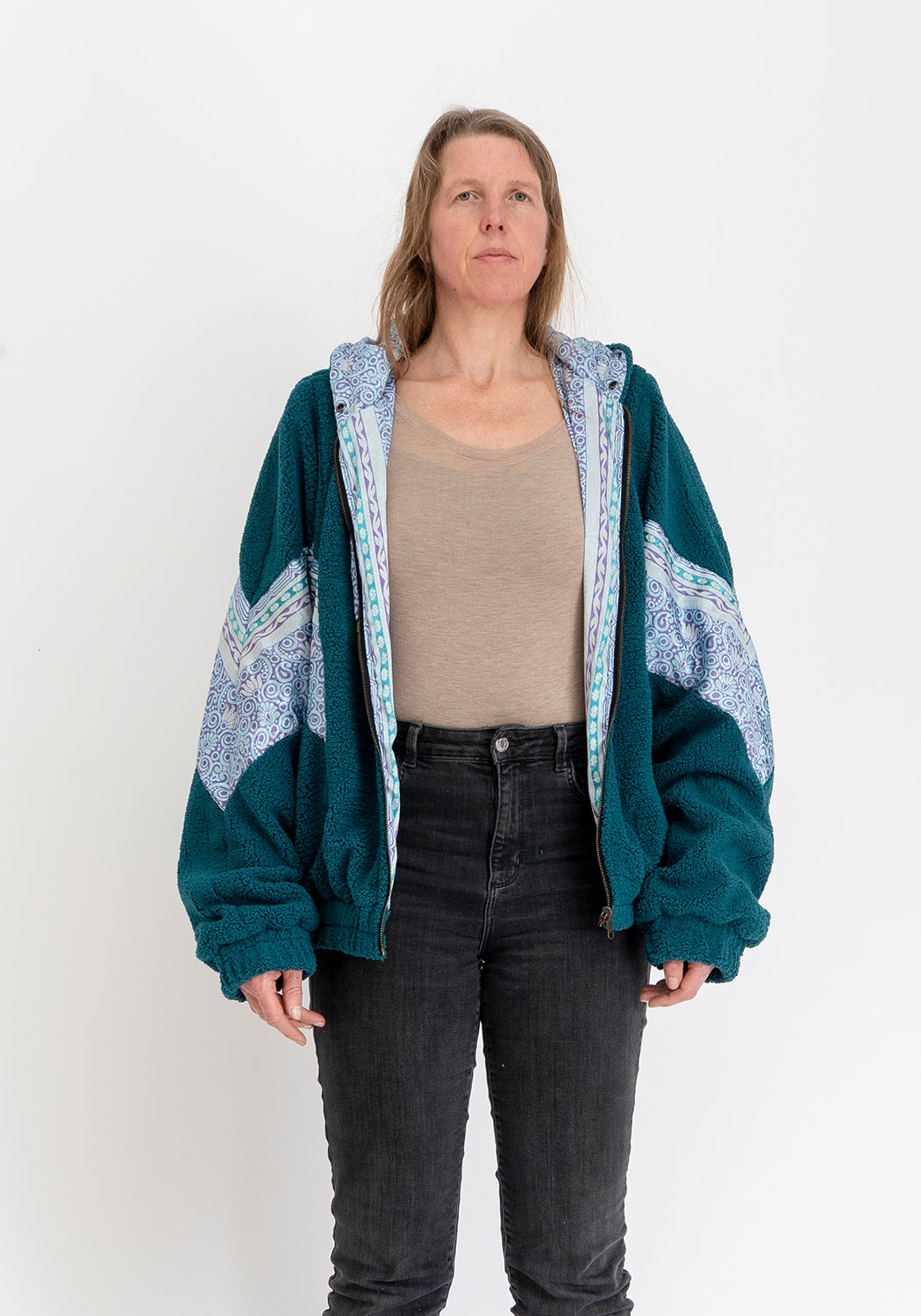Petrol Teddyjacke mit Markanten Sari-Details