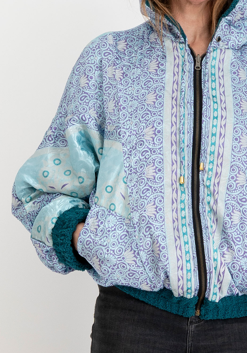 Petrol Teddyjacke mit Markanten Sari-Details