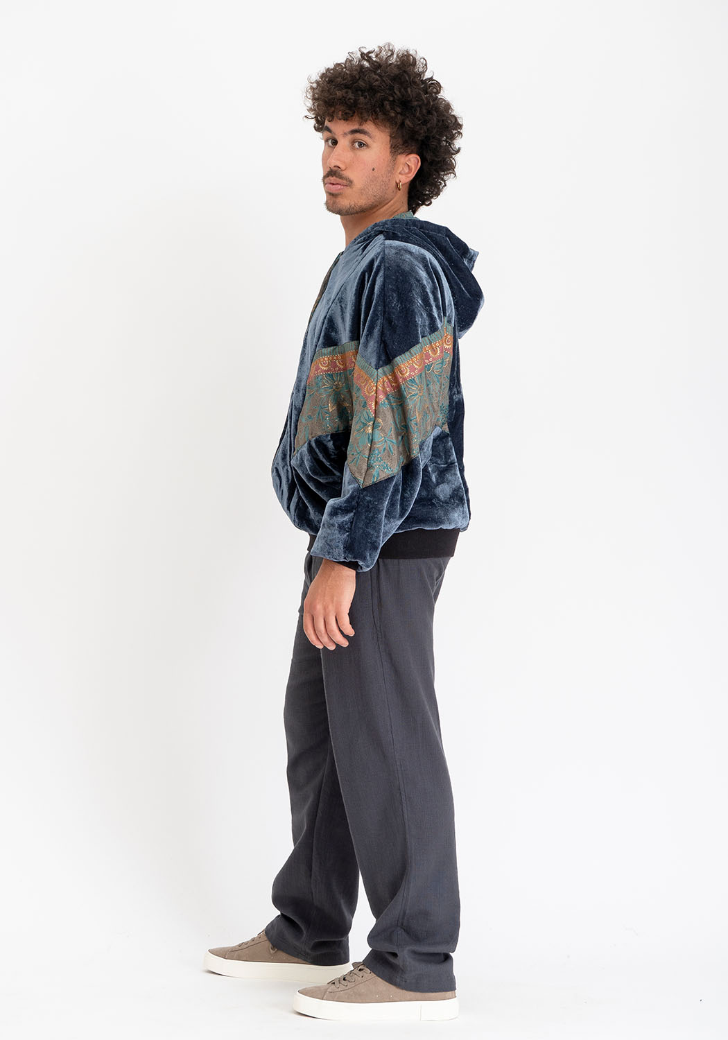Wendbare Samtjacke in Grau mit Sari-Paneelen