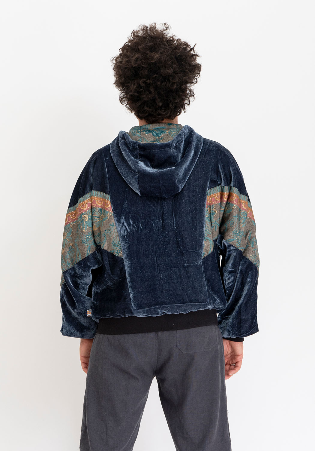 Wendbare Samtjacke in Grau mit Sari-Paneelen
