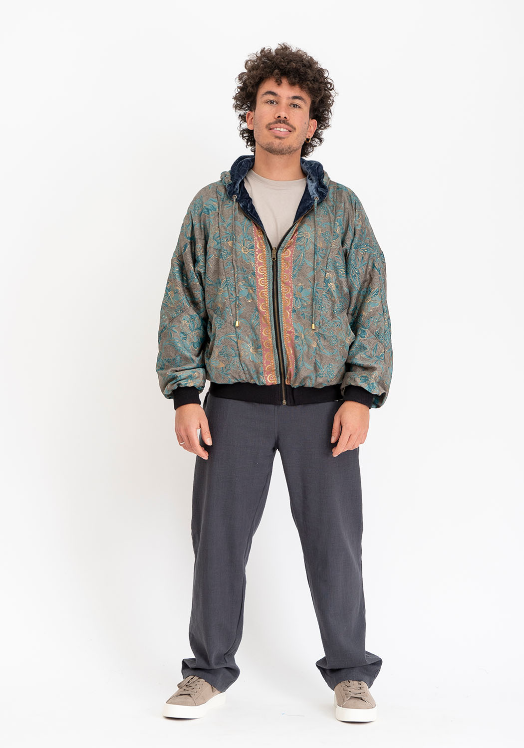 Wendbare Samtjacke in Grau mit Sari-Paneelen