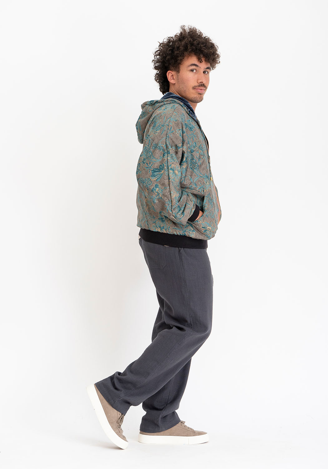 Wendbare Samtjacke in Grau mit Sari-Paneelen