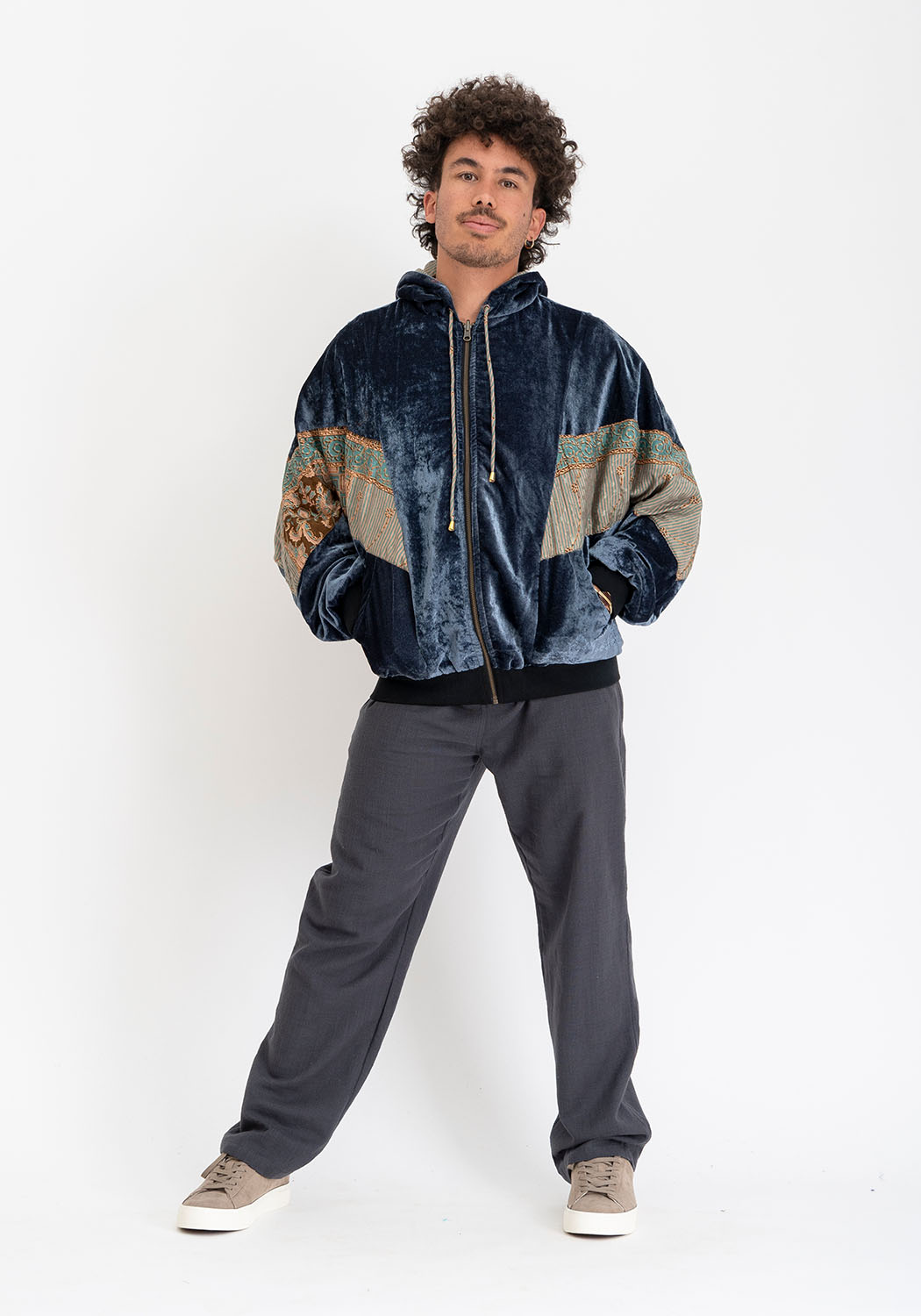 Graue Wendejacke aus Samt mit Vintage-Sari