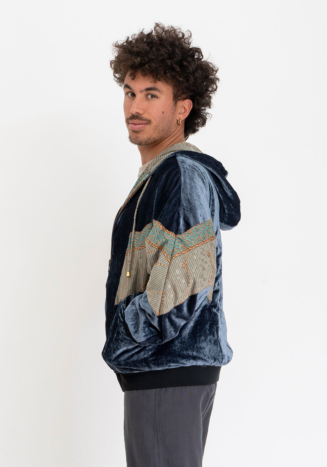 Graue Wendejacke aus Samt mit Vintage-Sari