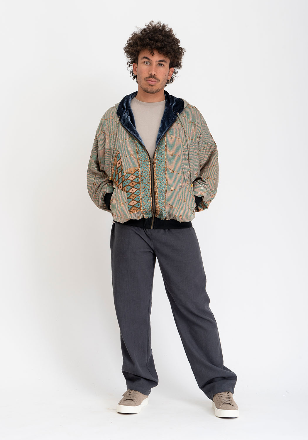 Graue Wendejacke aus Samt mit Vintage-Sari
