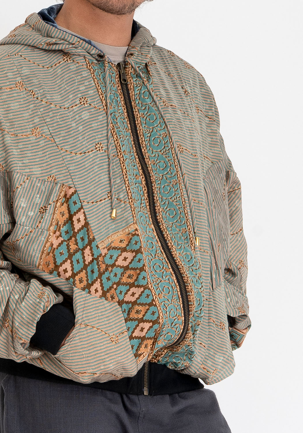 Graue Wendejacke aus Samt mit Vintage-Sari