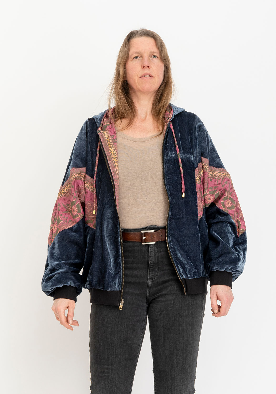 Lässige graue Samtjacke mit Sari-Rückseite