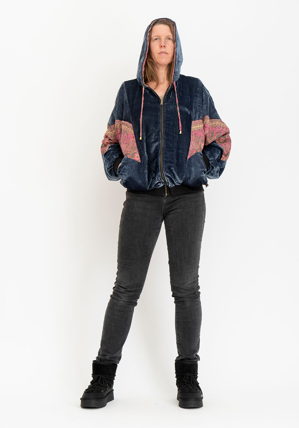 Lässige graue Samtjacke mit Sari-Rückseite