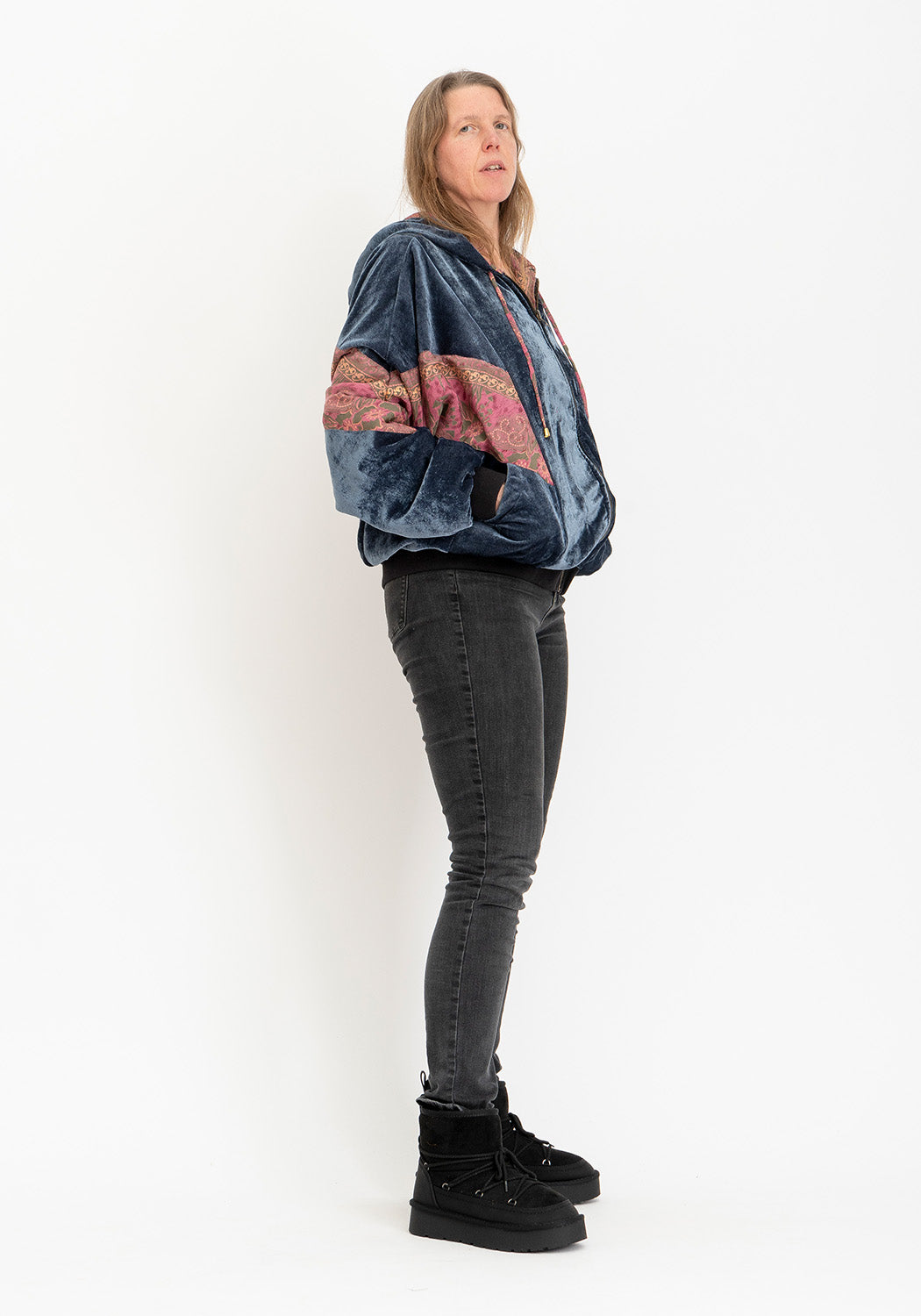 Lässige graue Samtjacke mit Sari-Rückseite