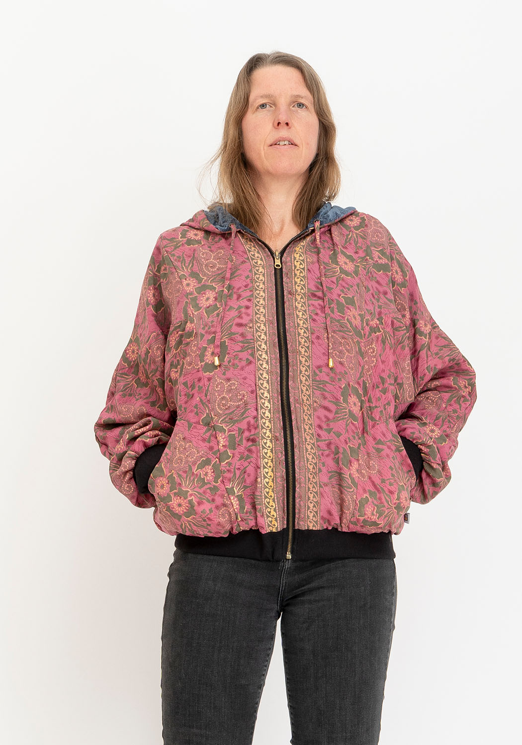 Lässige graue Samtjacke mit Sari-Rückseite