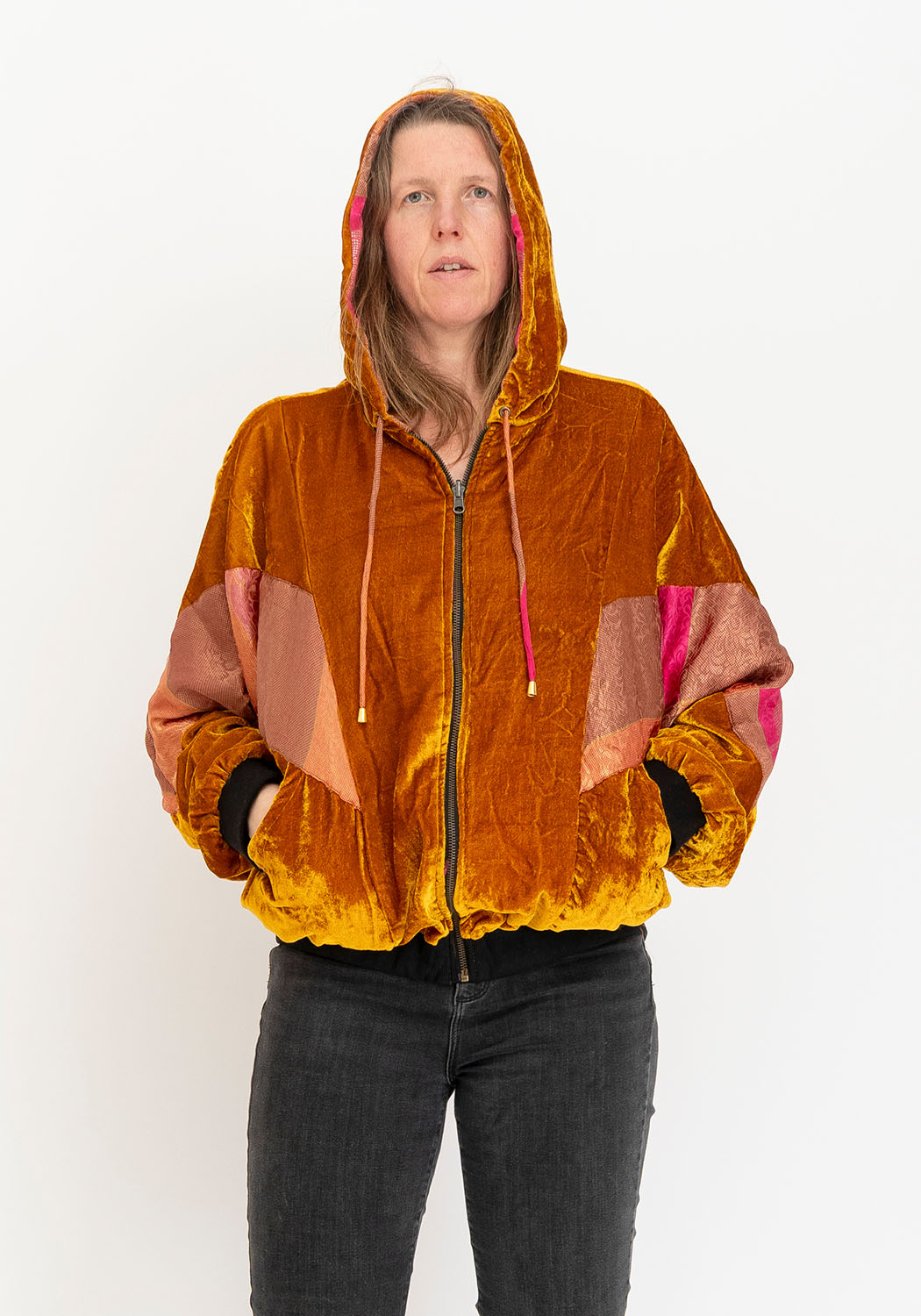 Samtjacke in Senf, wendbar mit Sari-Paneelen und Kapuze