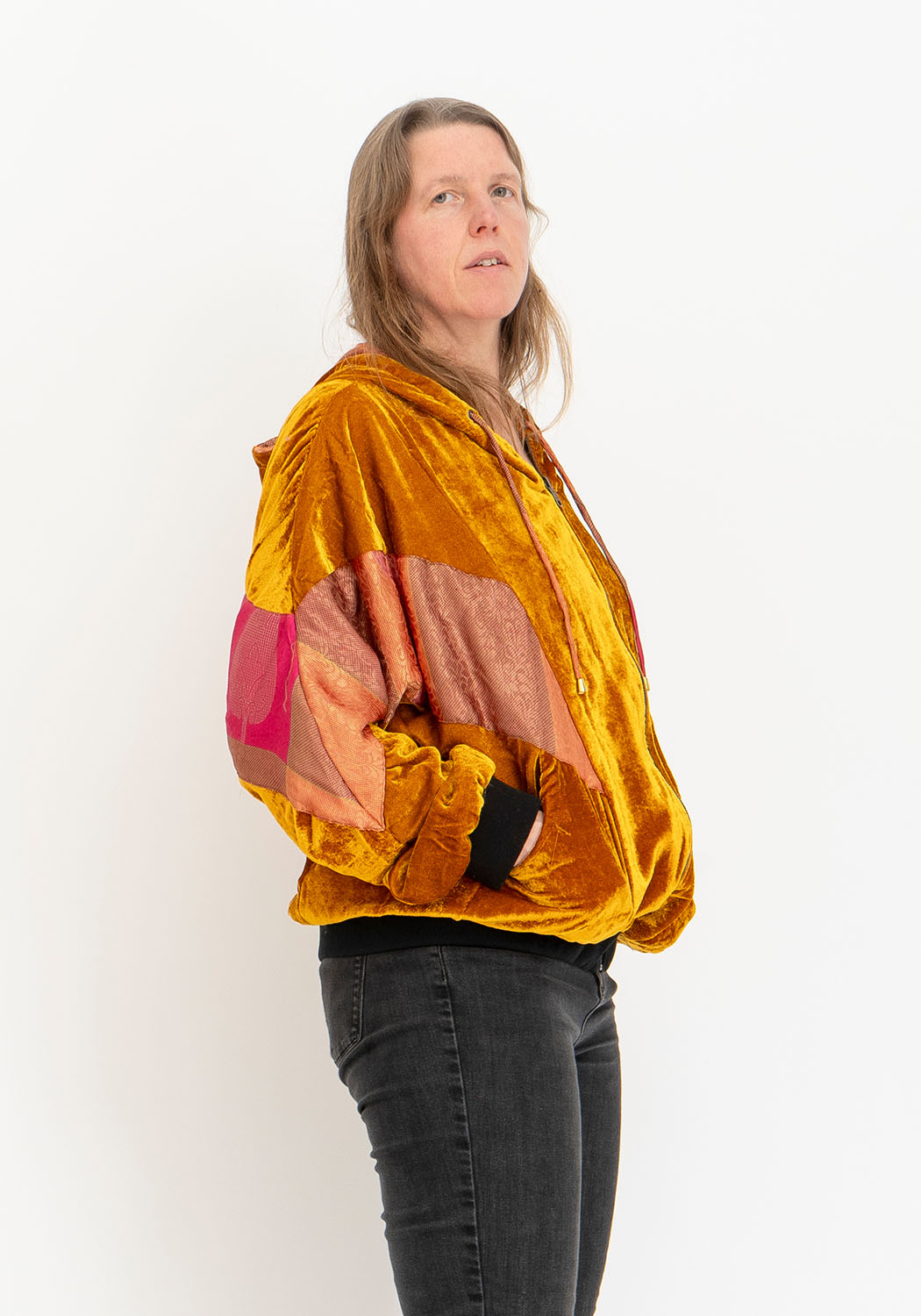 Samtjacke in Senf, wendbar mit Sari-Paneelen und Kapuze