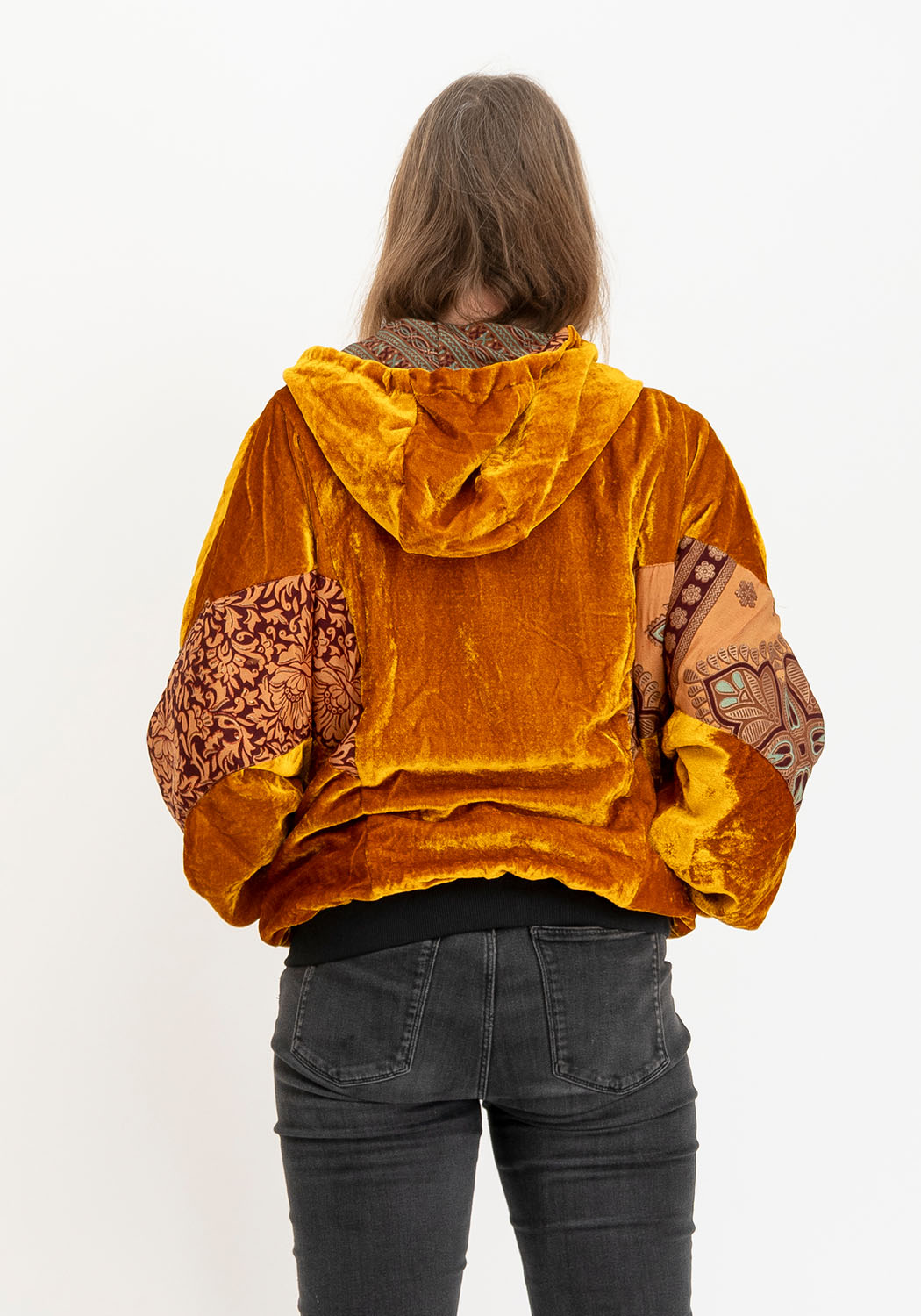 Wendbare Samtjacke in Senf mit Vintage-Sari-Seite