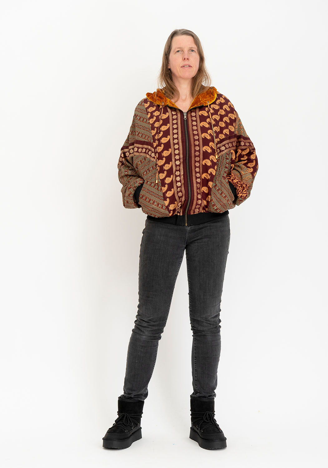 Wendbare Samtjacke in Senf mit Vintage-Sari-Seite
