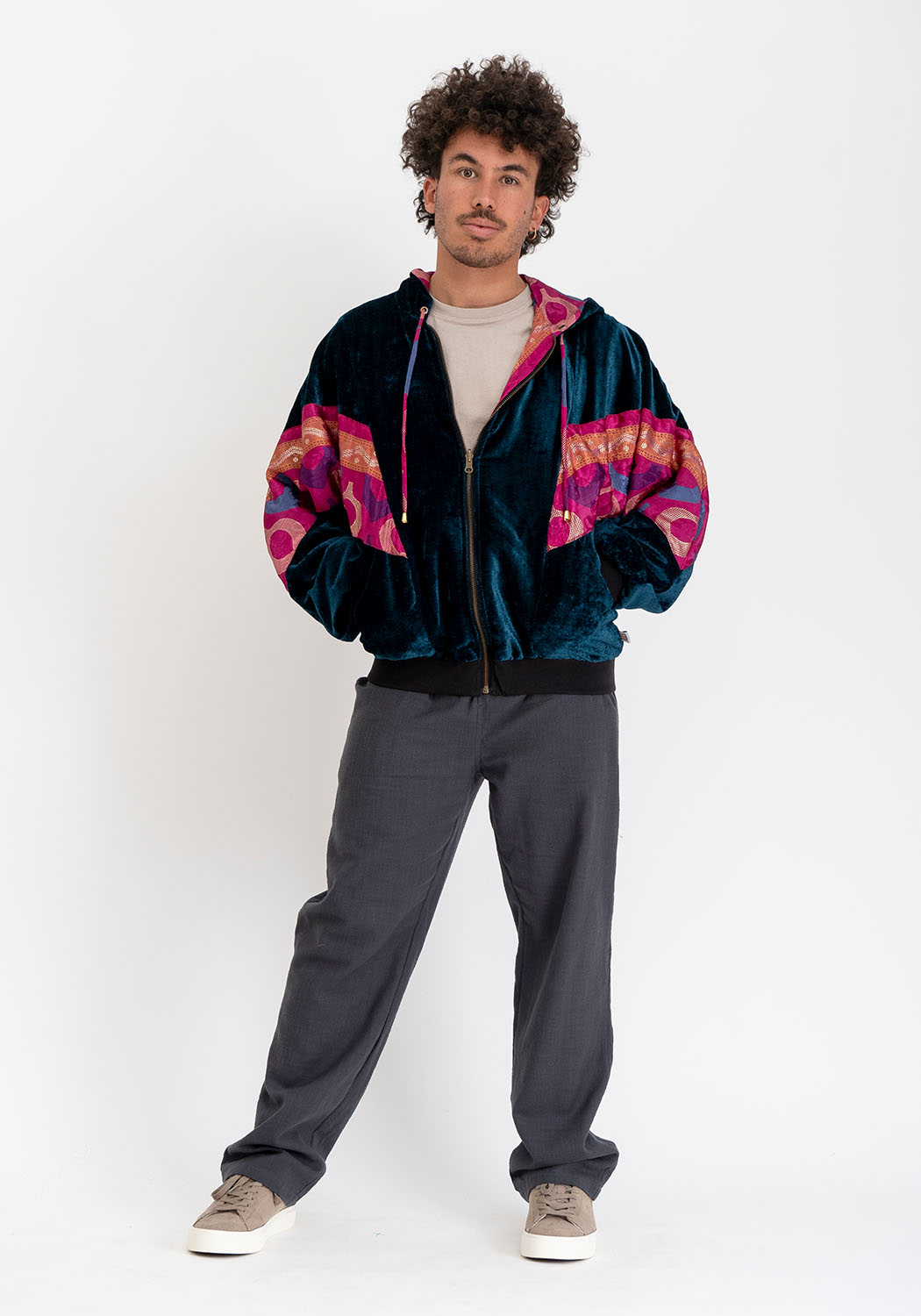 Wendbare Samtjacke petrol – Kapuze & Sari mit Magenta-Kreisen