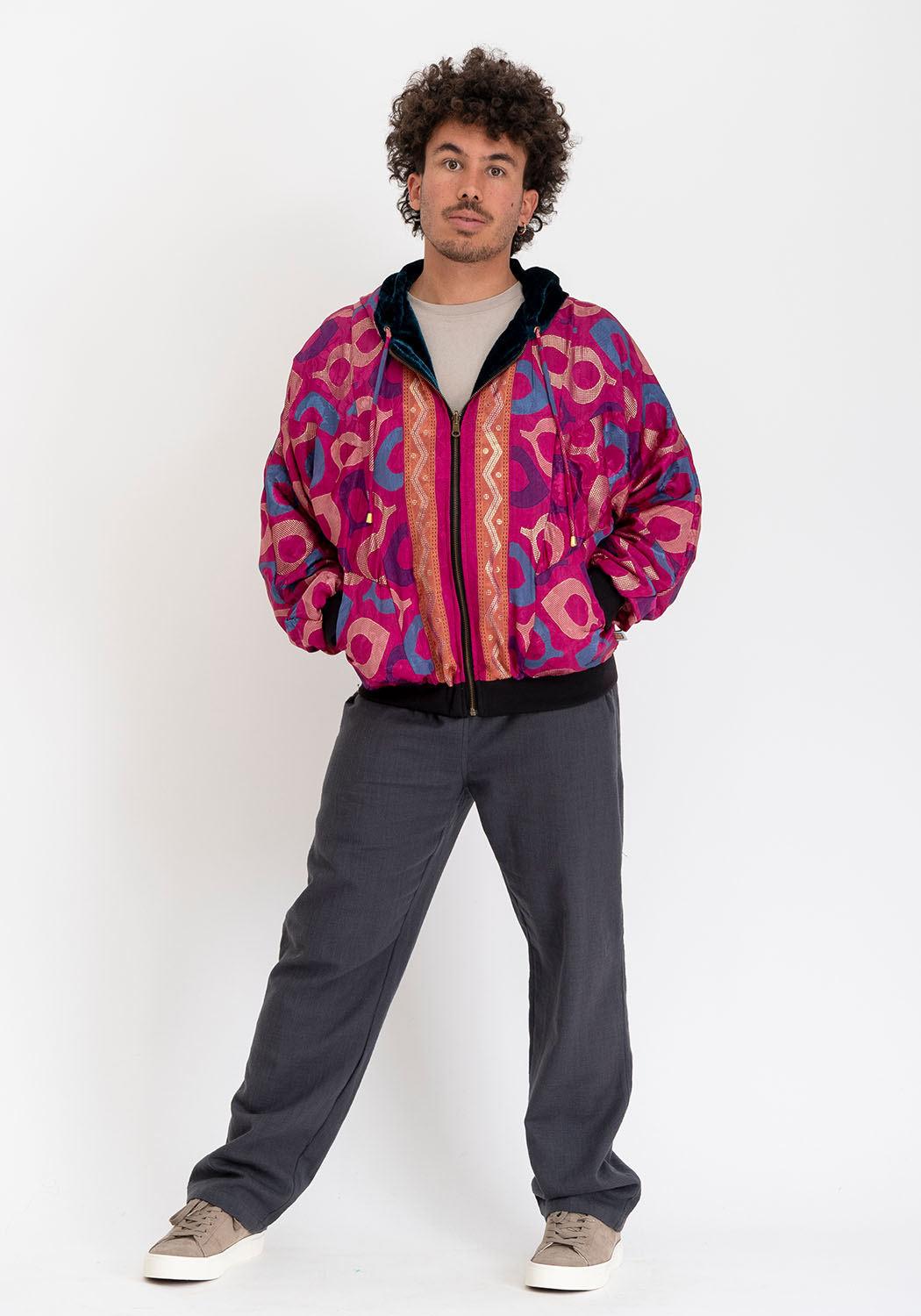 Wendbare Samtjacke petrol – Kapuze &amp; Sari mit Magenta-Kreisen