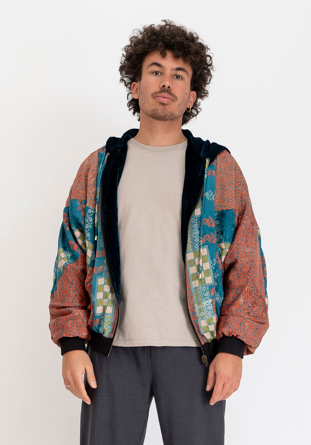 Samtjacke petrol wendbar – Türkis-Patchwork-Sari