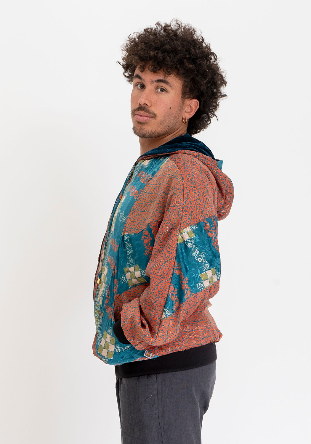 Samtjacke petrol wendbar – Türkis-Patchwork-Sari