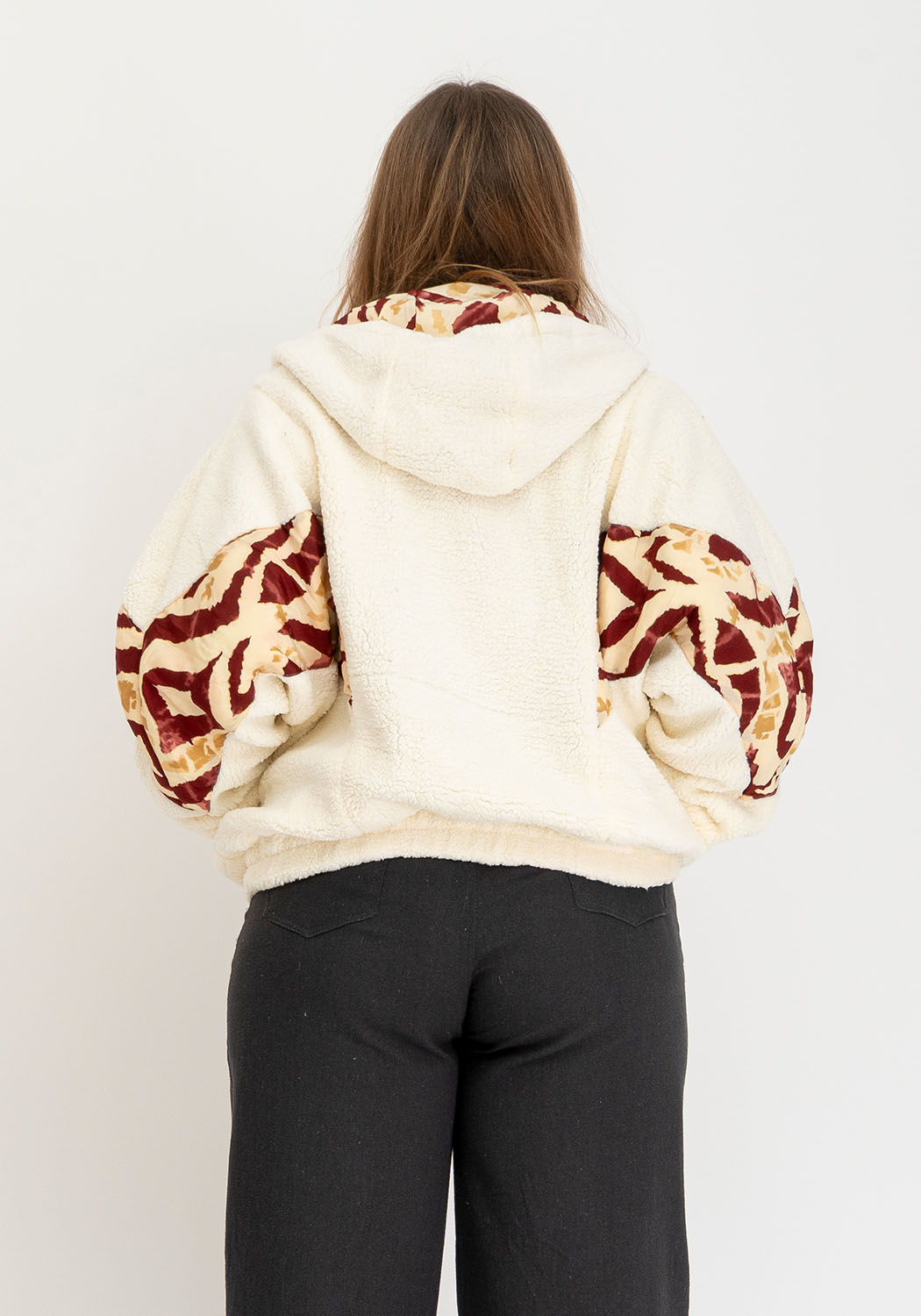 Beige Oversize Teddyjacke mit Kapuze und Ikat Rot Print
