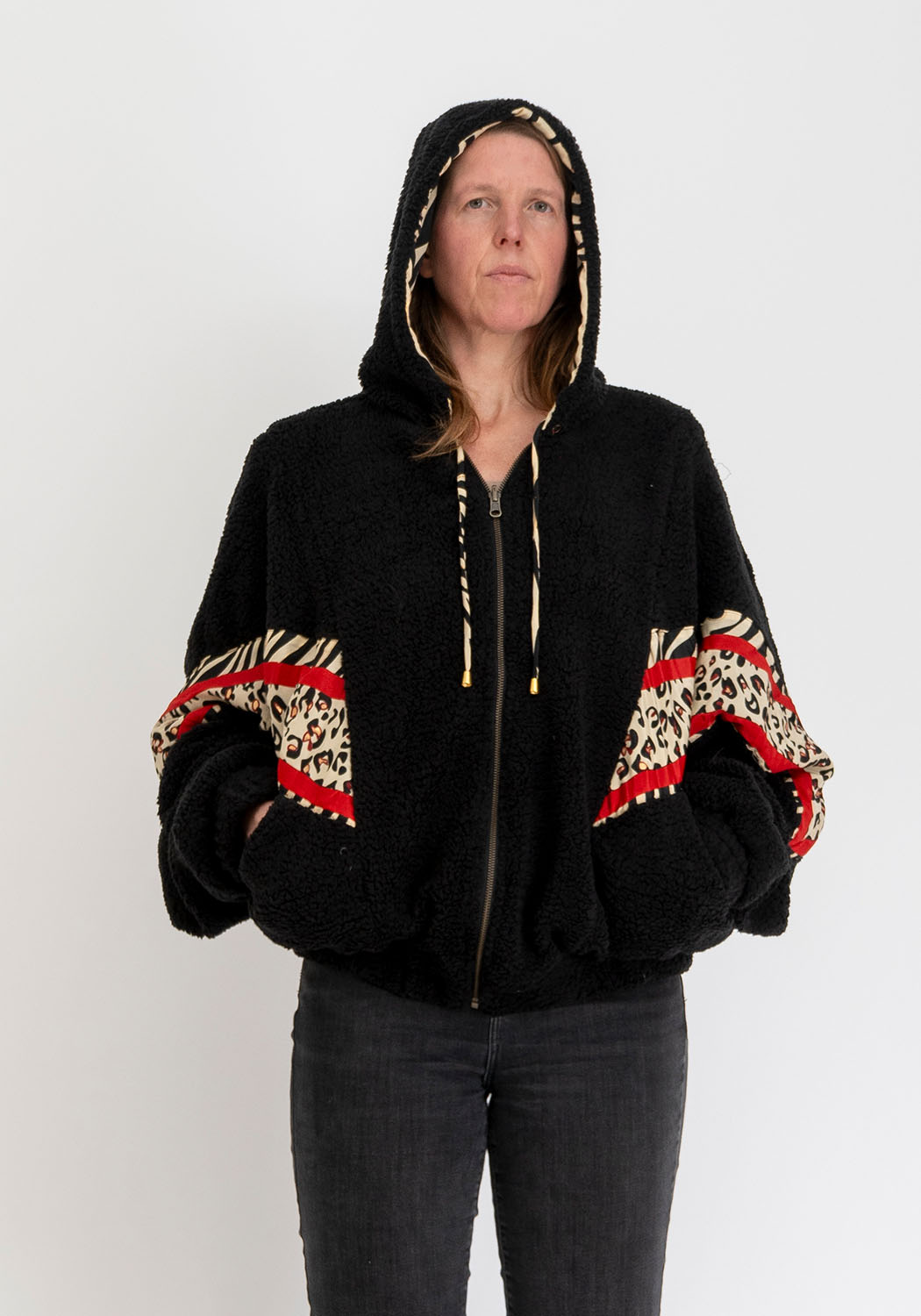 Schwarze Oversize Teddyjacke mit Kapuze und Zebra Print
