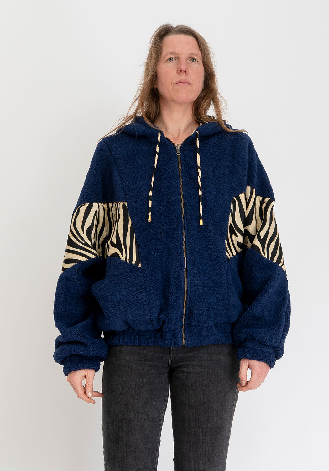 Dunkelblaue Teddyjacke mit Kapuze, wendbar Zebra Print