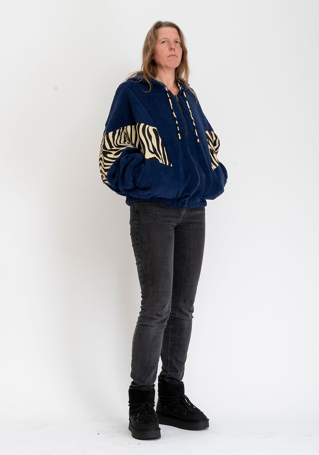 Dunkelblaue Teddyjacke mit Kapuze, wendbar Zebra Print