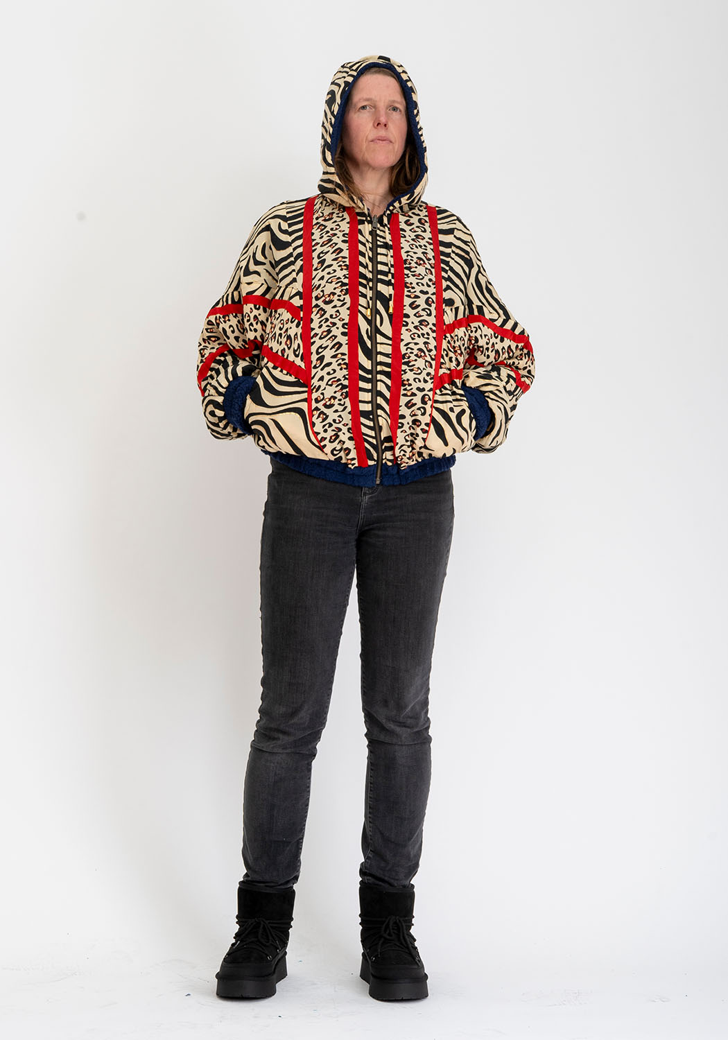 Dunkelblaue Teddyjacke mit Kapuze, wendbar Zebra Print