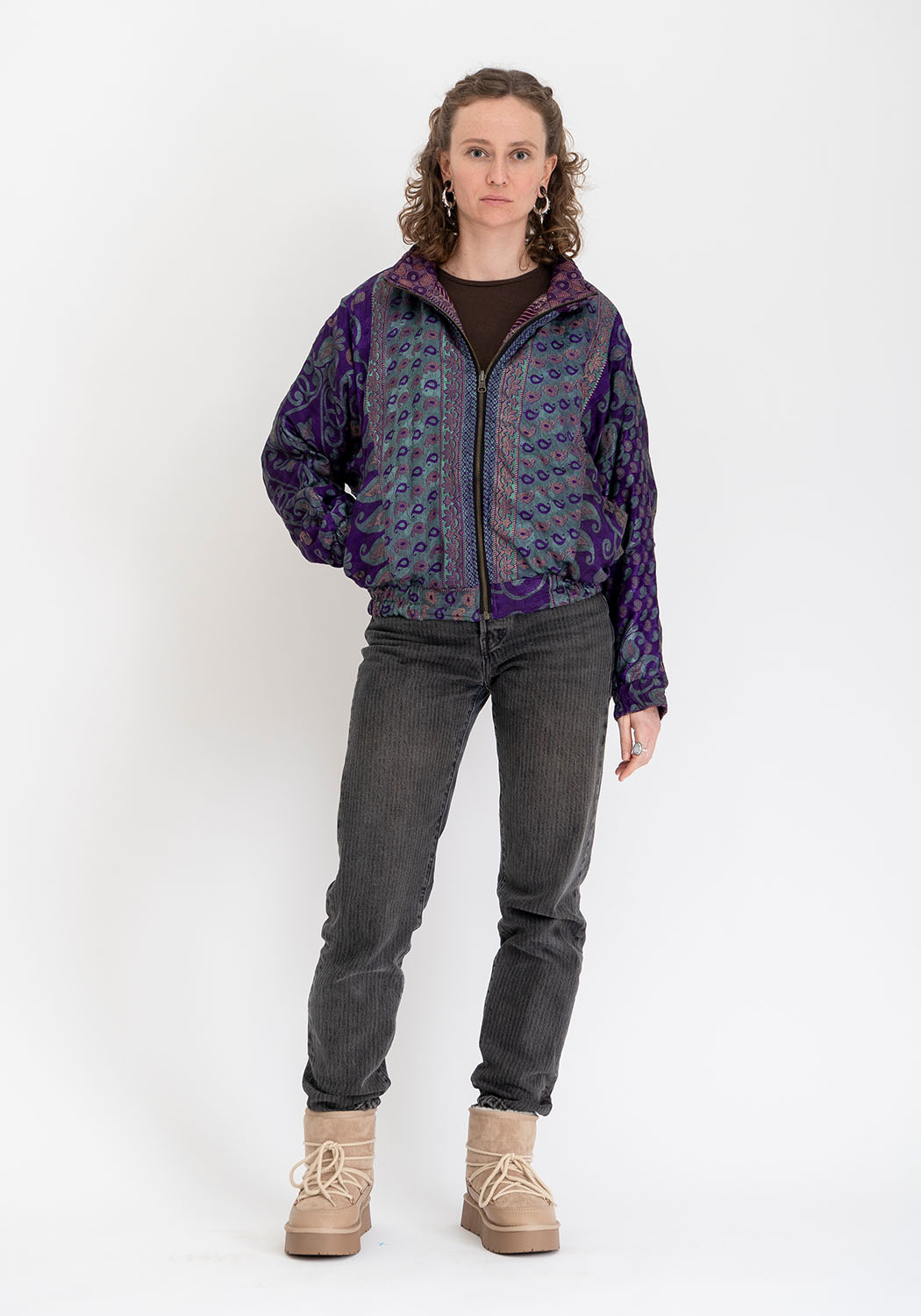 Rote &amp; antikgoldene wendbare Vintage-Sari Bomberjacke