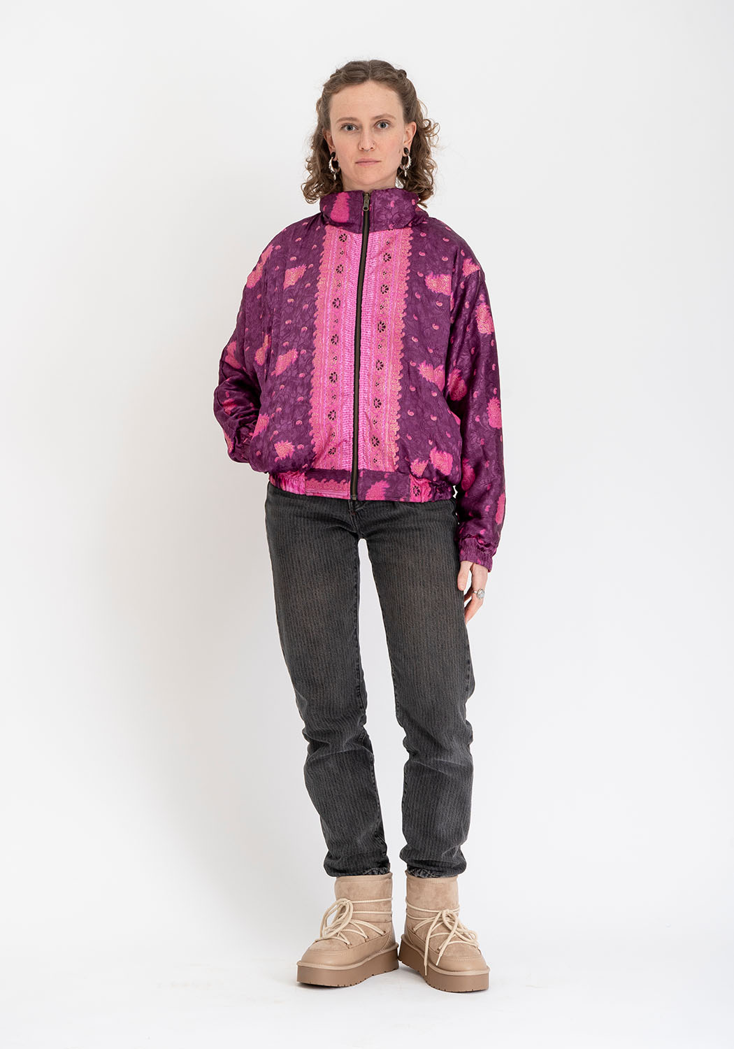 Smaragd-goldene ornamentale wendbare Bomberjacke aus Vintage-Sari