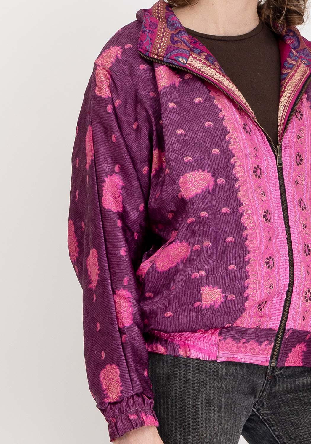 Smaragd-goldene ornamentale wendbare Bomberjacke aus Vintage-Sari